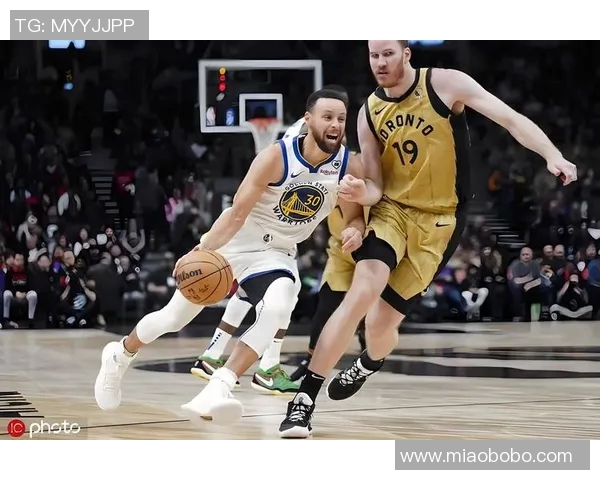 勇士客场大胜猛龙，库里再现神级表现豪取30+得分